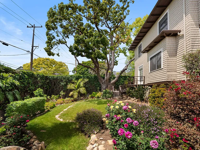 402 E Valerio St — Photo 3