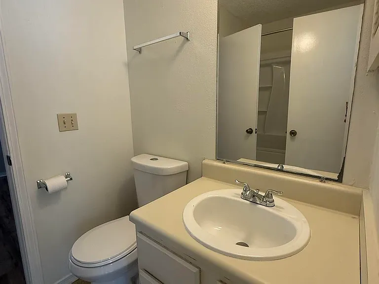 3004 Cedarwood Village Ln — Photo 21