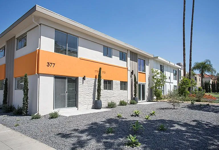 377 W Lexington Dr #8 — Photo 3