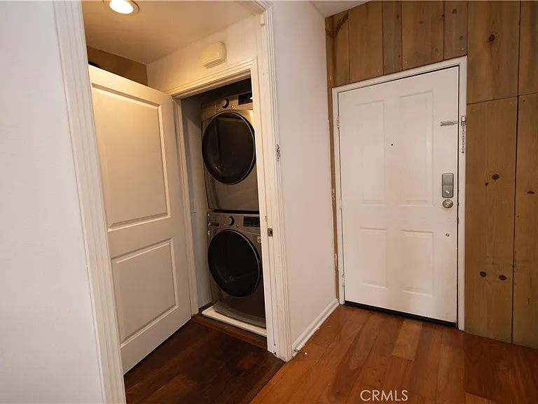 1901 S Victoria Ave #105 — Photo 6