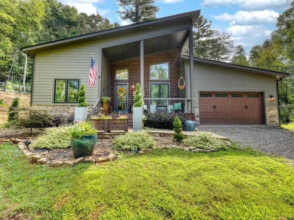 6824 Mountain Laurel Rd, Hiawassee, GA 30546
