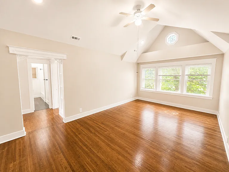1801 Roanoke Ave — Photo 11