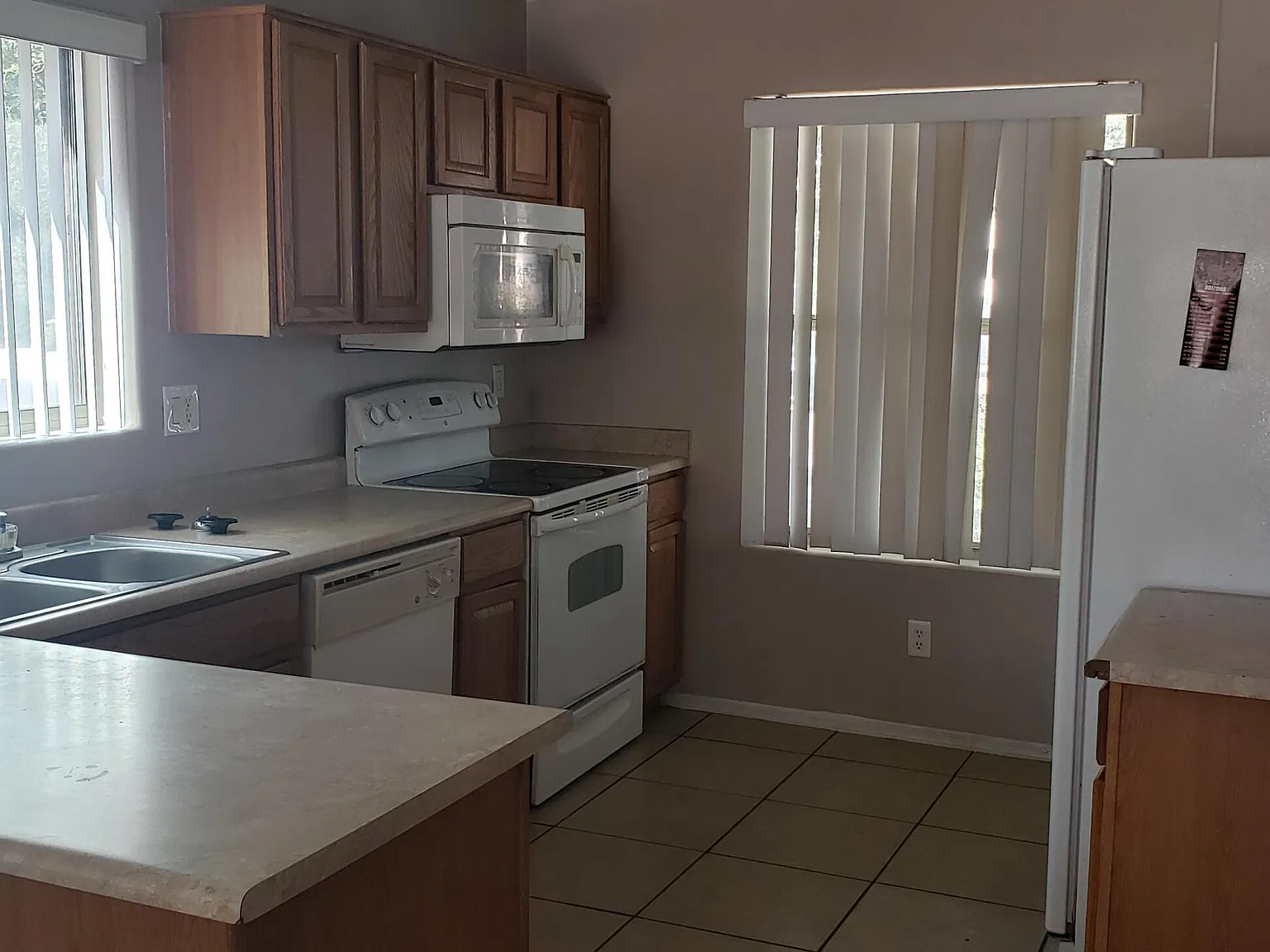 3 bed, 2.0 bath, 1345 sqft, $1,800 — Photo 3