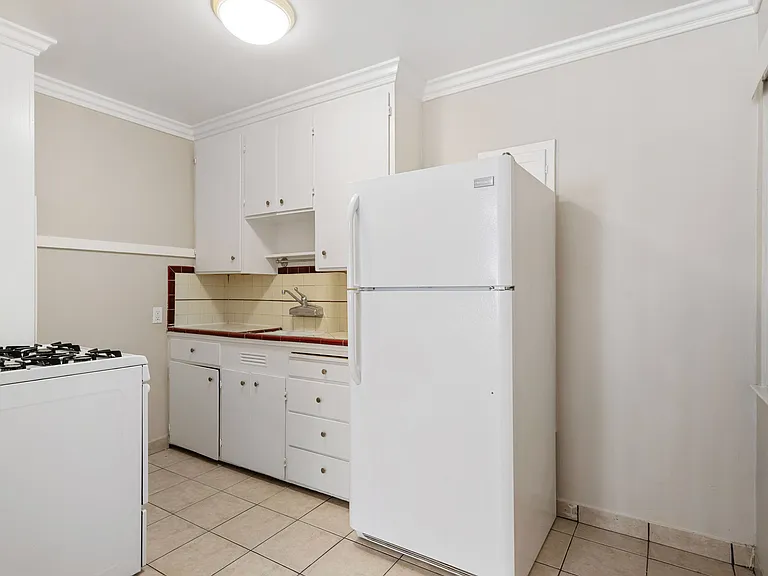 325 E William St #5 — Photo 2