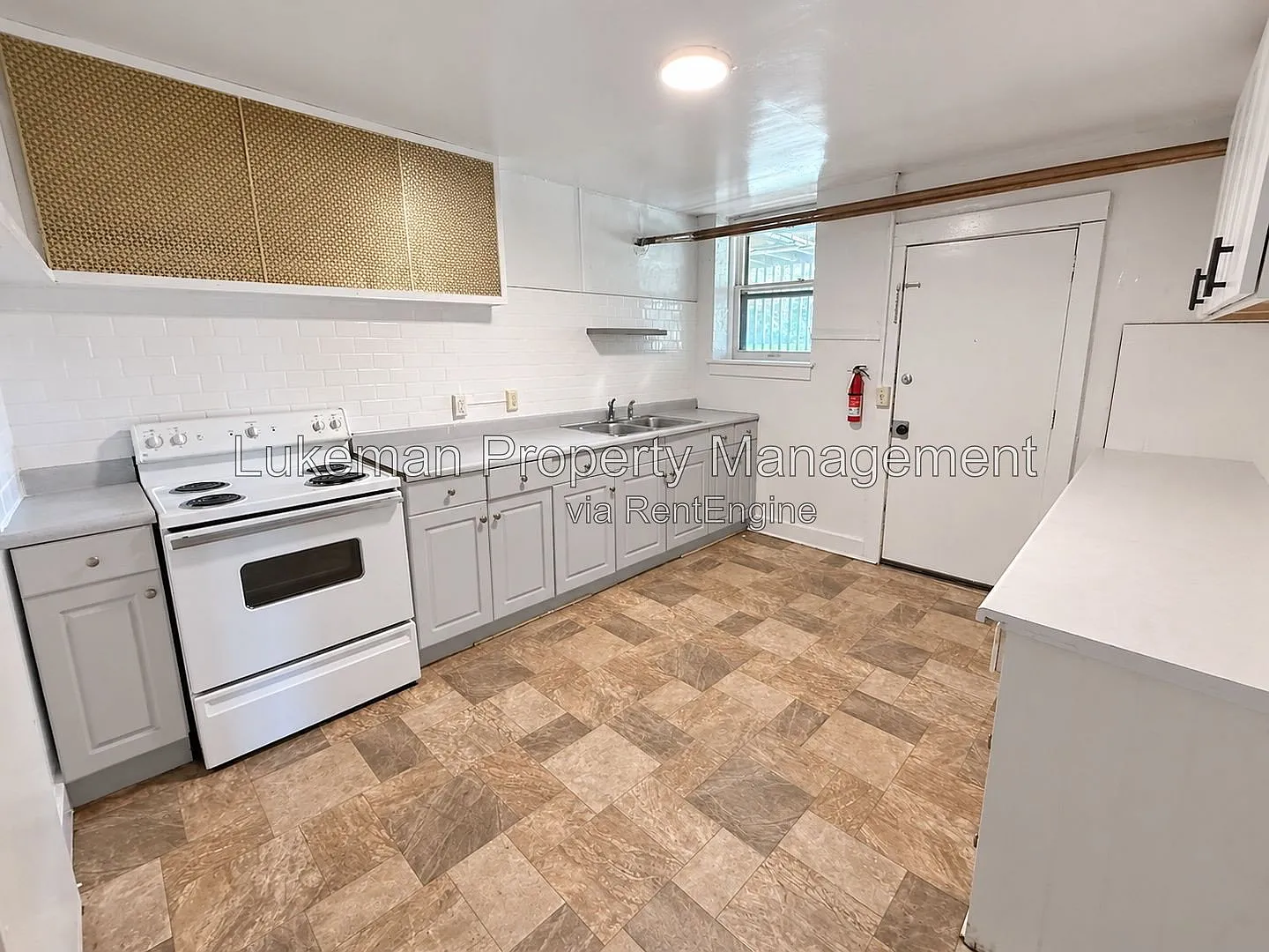 2 bed, 1.0 bath, $900 — Photo 2