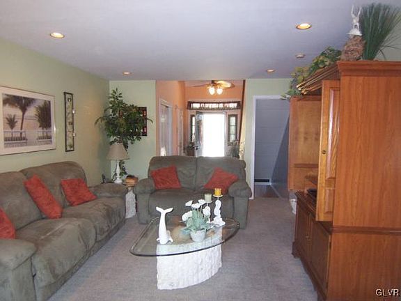 2nd image of 1311 Howard Ln