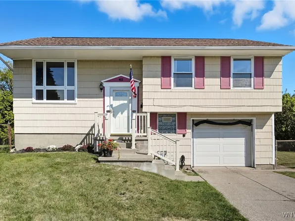 42 Parkedge Ct, Tonawanda, NY 14150