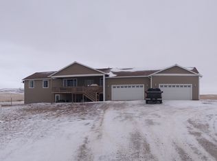 3259 107th Ave SW, Dickinson, ND 58601