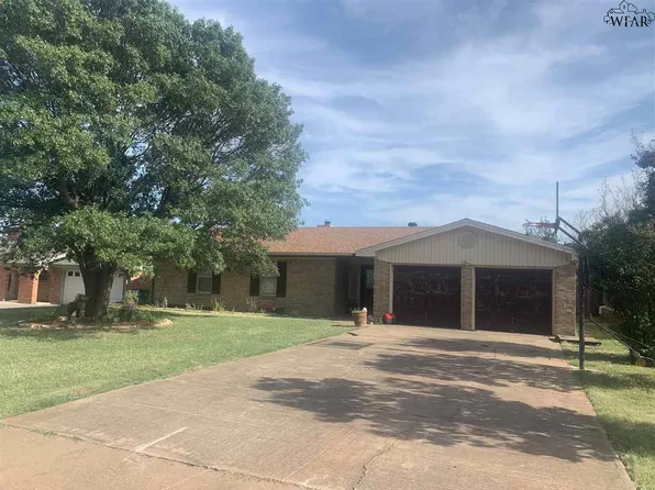 707 W Texas Ave, Iowa Park, TX 76367