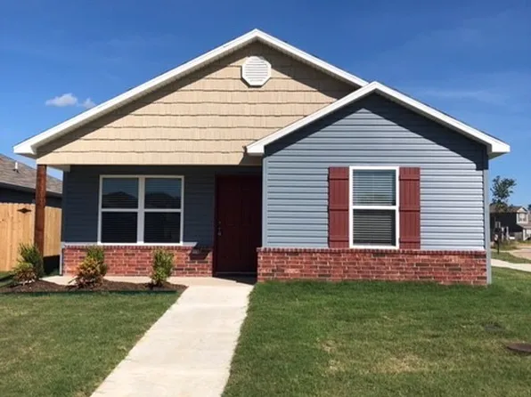 5002 W Claxton Cir, Fayetteville, AR 72704
