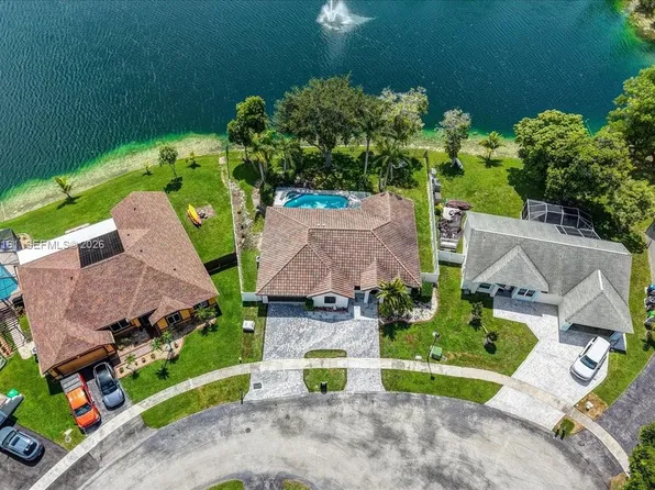15056 SW 10th St, Sunrise, FL 33326
