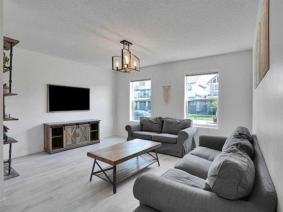 3rd image of 209 S Copperpond Parade SE