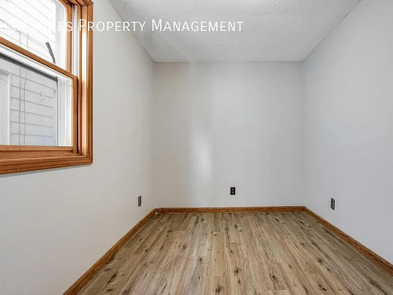 26 Bolton Pl #LOWER — Photo 13