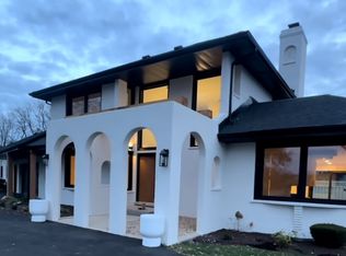 8545 Lakeside Dr, Downers Grove, IL 60516