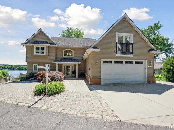 3410 Lakeview Dr, Highland, MI 48356