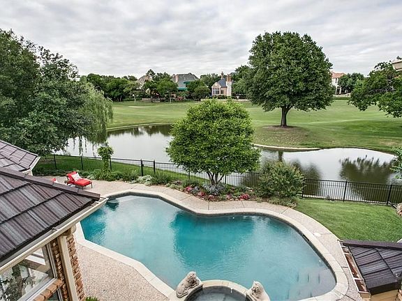5th image of 8 Harbour Town Ct
