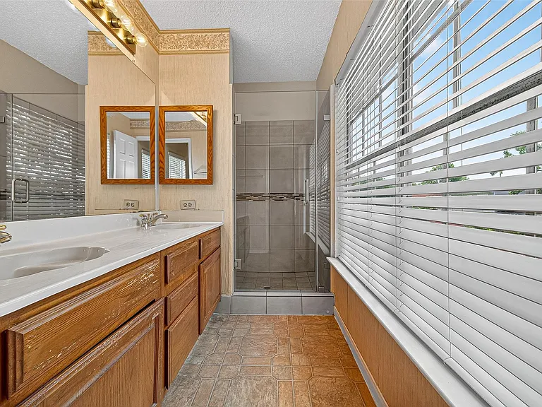 4514 Treasure Trl — Photo 37