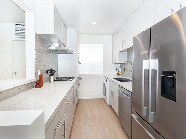 936 N San Vicente Blvd #16 — Photo 6