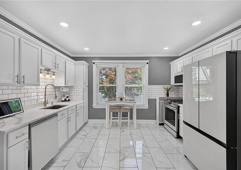 1st image of 83 Myrtle Ave
