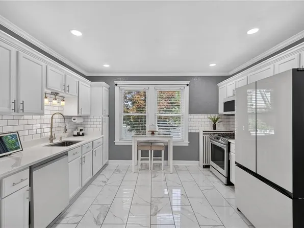 83 Myrtle Ave, Cranston, RI 02910