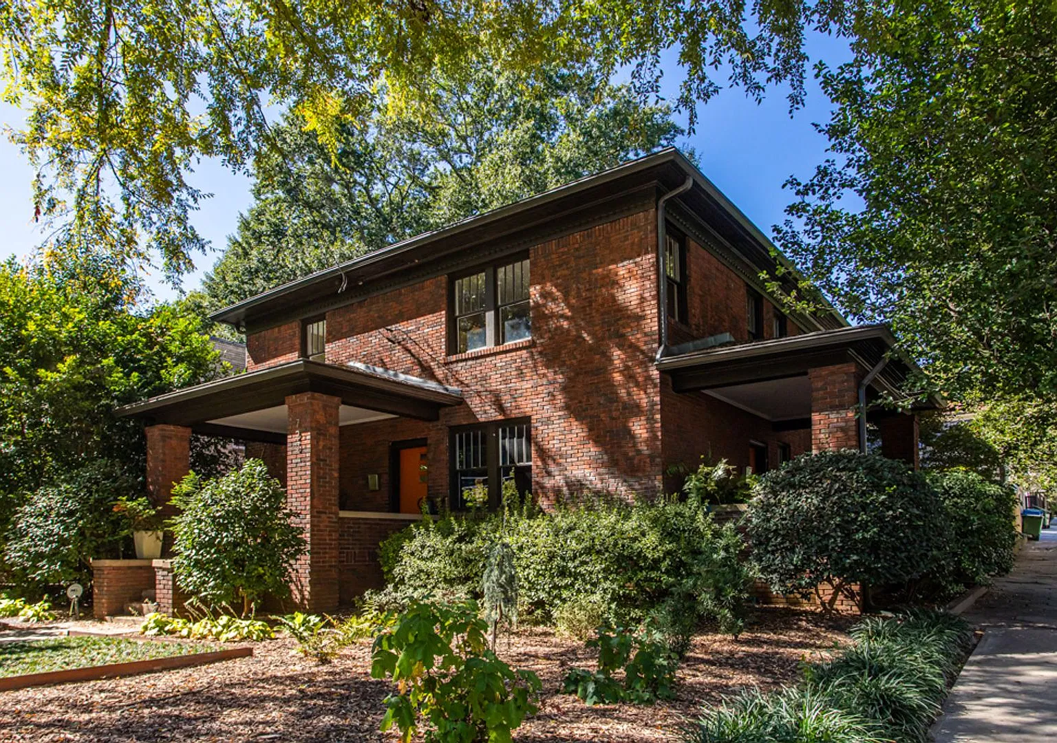 Spacious 2/1 Unit w/ Porch & Deck in the Heart of Midtown| Min. from Piedmont Park & ATL BeltLine! — Photo 2