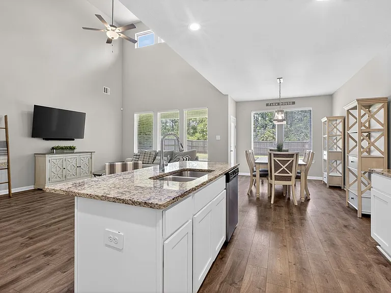 1708 Sawgrass Dr — Photo 10