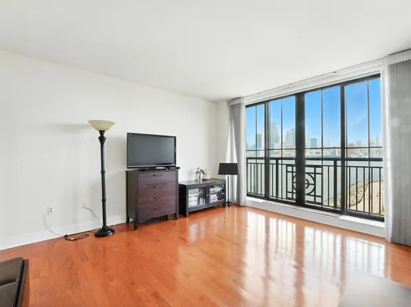 1025 Maxwell Lane image 8 of 33