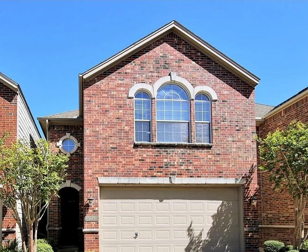 3 bed, 2.5 bath, 2016 sqft, $3,200 — Photo 1