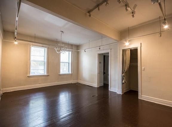 3rd image of 1457 W Wolfram St #1R