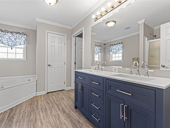 4th image of 30 Mill St