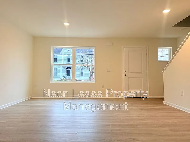 3 bed, 2.0 bath, $2,000 — Photo 3
