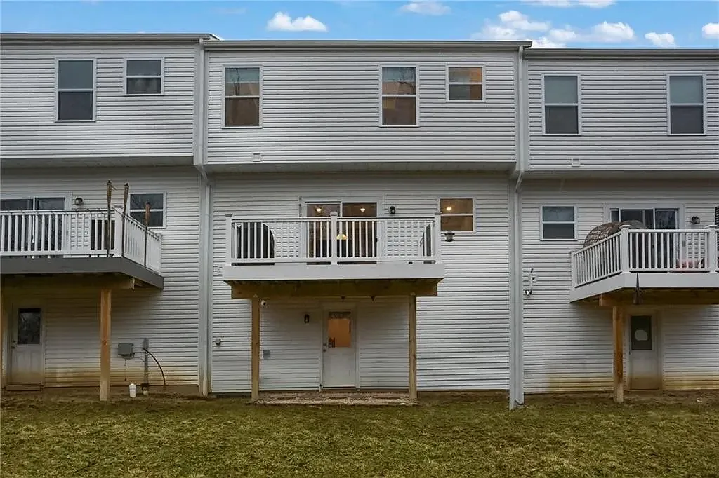 3 bed, 2043 sqft, $2,500 — Photo 3