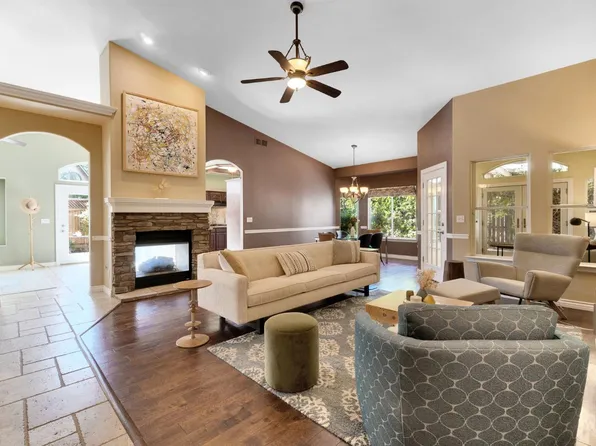 1828 N Orangewood Ave, Clovis, CA 93619