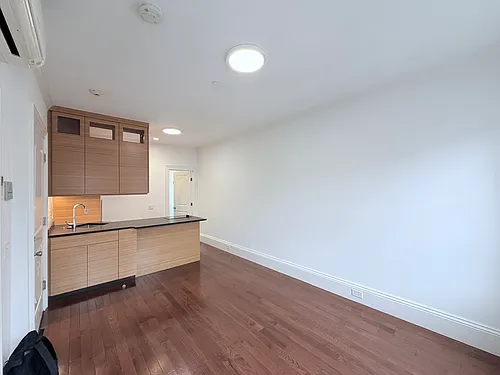 98 Myrtle St Photo 1