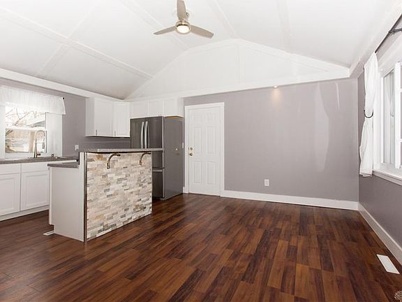 4th image of 3016 Beaver Ave