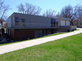 2247 Williams Blvd SW, Cedar Rapids, IA 52404