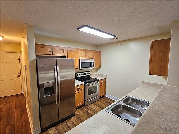 3rd image of 621 Lookover Dr