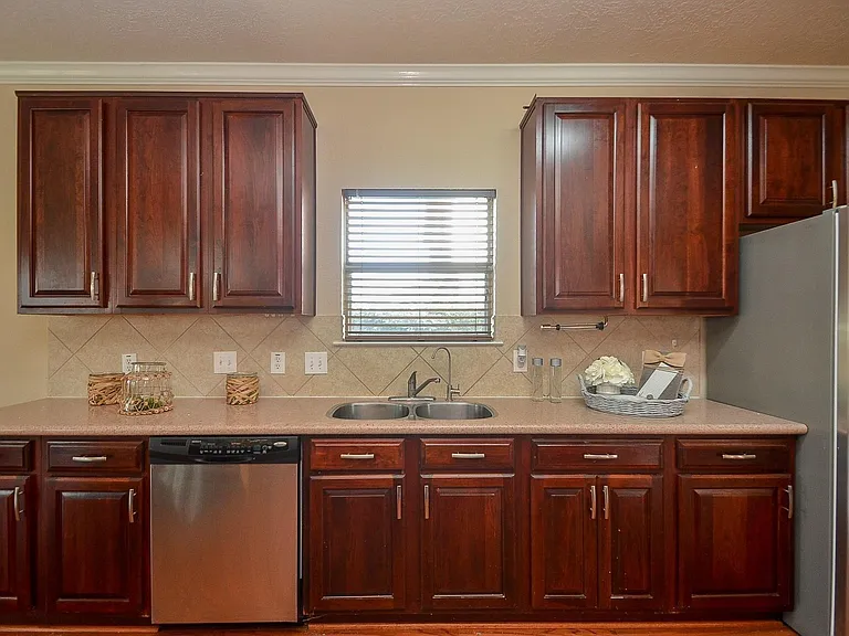 2410 Crossmill Ln — Photo 18
