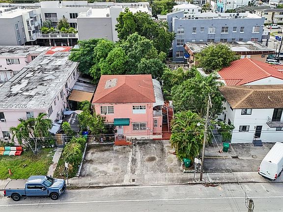 4th image of 984 SW 6th St