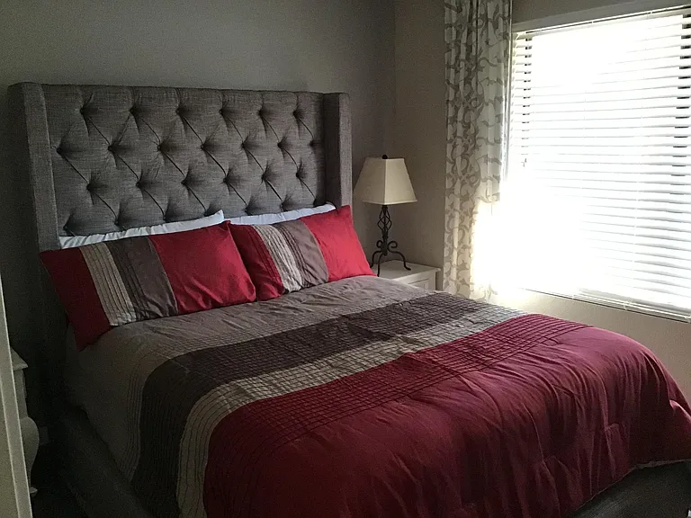 Guest bedroom with Queen bed.