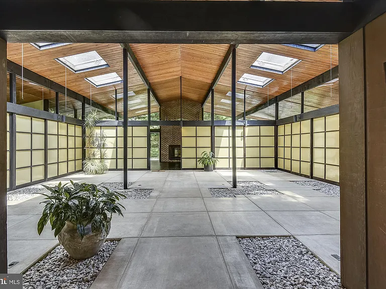 400 W Windsor Ave — Photo 4