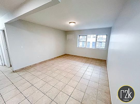 4th image of 3037 31st St APT 2F