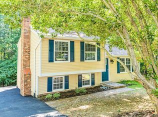 919 Sonnet Hill Dr, North Chesterfield, VA 23236