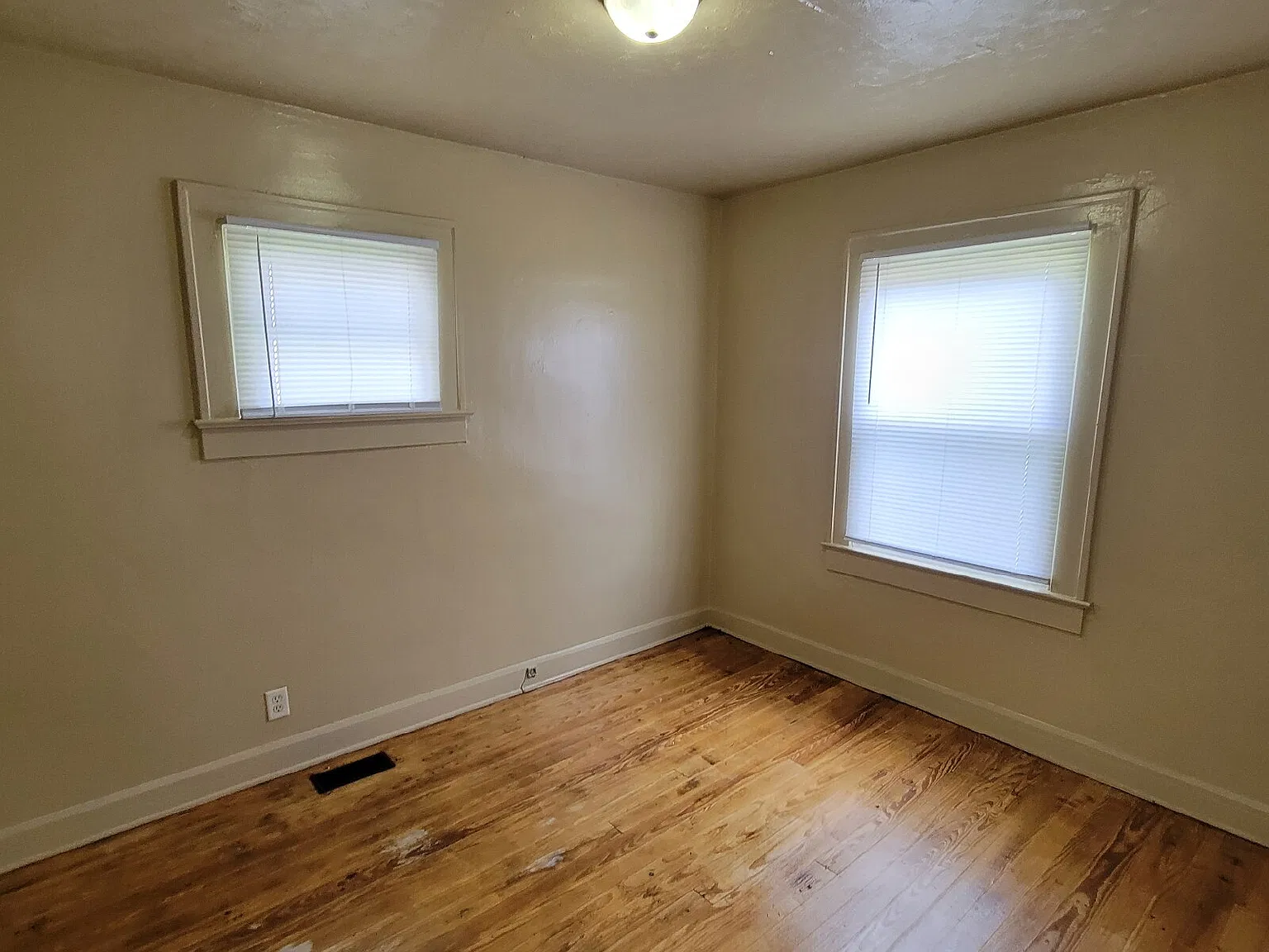 2 bed, 1.0 bath, $975 — Photo 4