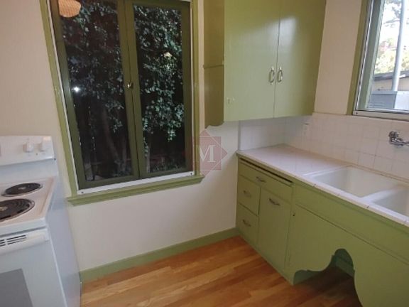 5th image of 1632 De La Vina St APT A