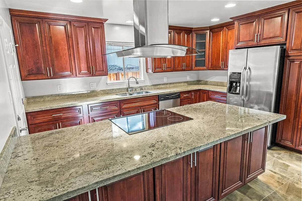5 bed, 1612 sqft, $8,200 — Photo 3