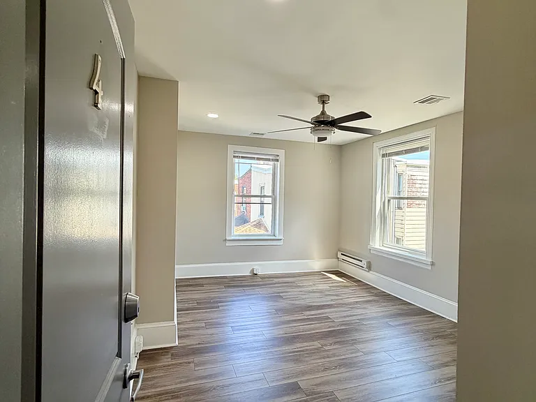 223 S 41st St #H — Photo 32