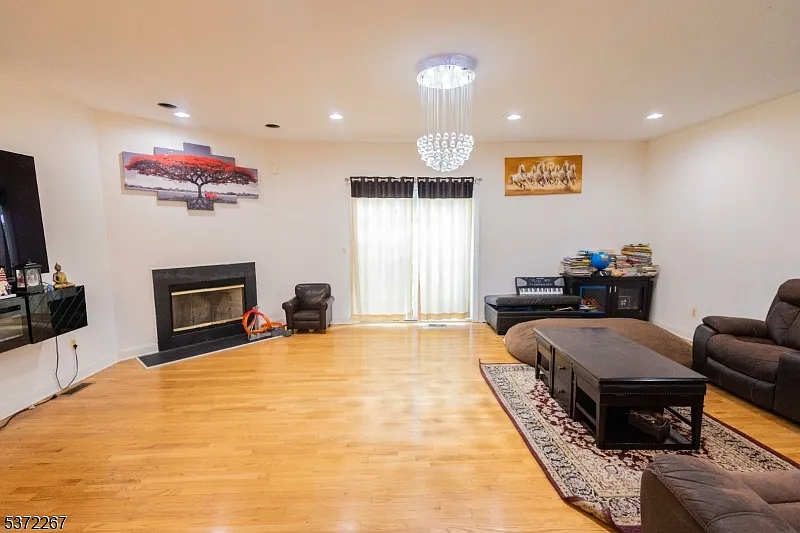 3 bed, 2.5 bath, $3,900 — Photo 4