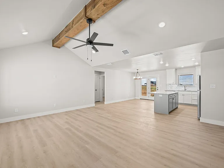 10517 East Cres #7400 — Photo 3
