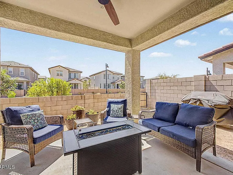 1033 S 150th Dr — Photo 22
